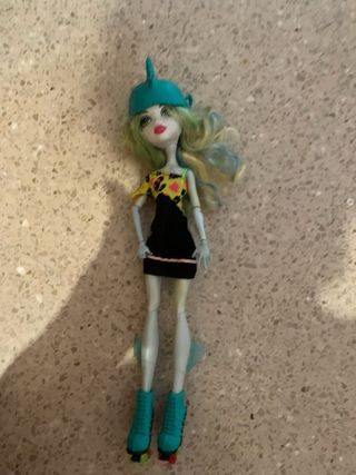  muñeca Lagoona Blue roller mace monsterhight 