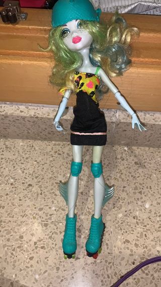  muñeca Lagoona Blue roller mace monsterhight 