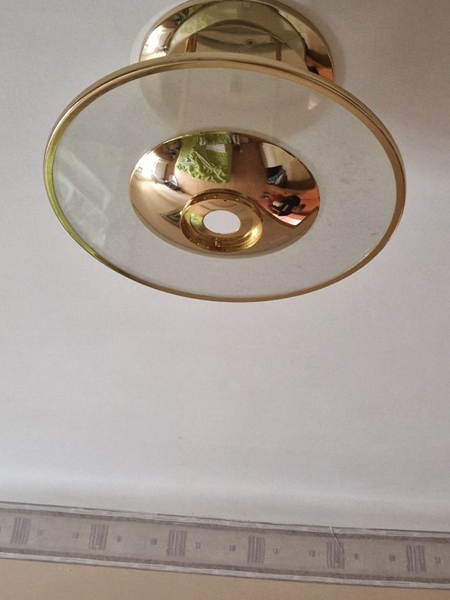 Lámpara dorada vintage