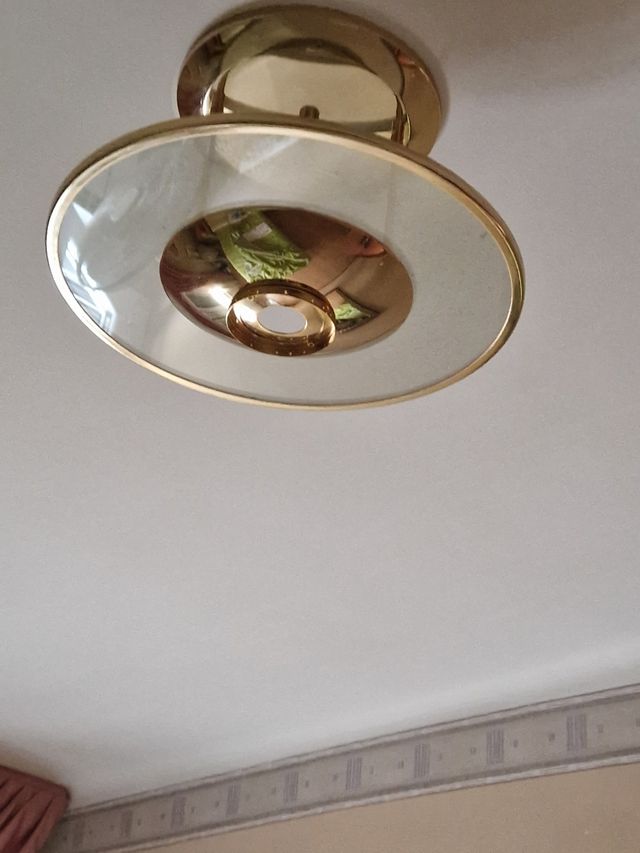 Lámpara dorada vintage