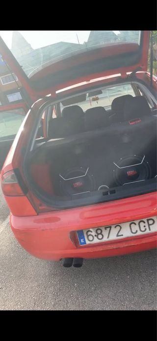 Equipo completo de música para tu coche-discoteca.