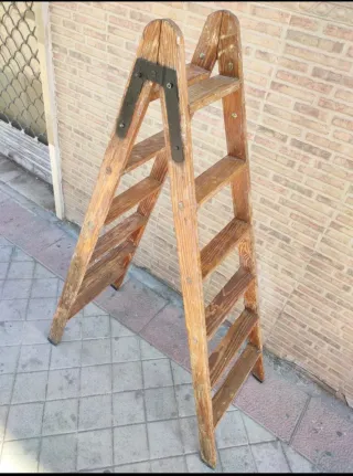 Escalera madera plegable tipo tijera. 6 peldaños.