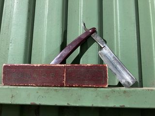 Cuchilla afeitar antigua