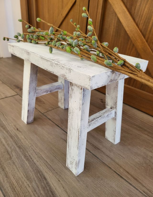 Sgabello Shabby Chic in legno bianco