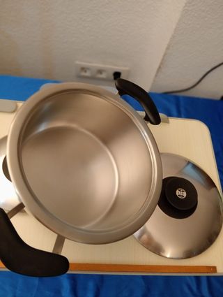 ,.Olla AMC DIAM.23,5 CM. ALTA 9CM.CABEN 3 LITROS