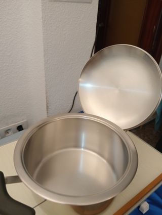 ,.Olla AMC DIAM.23,5 CM. ALTA 9CM.CABEN 3 LITROS