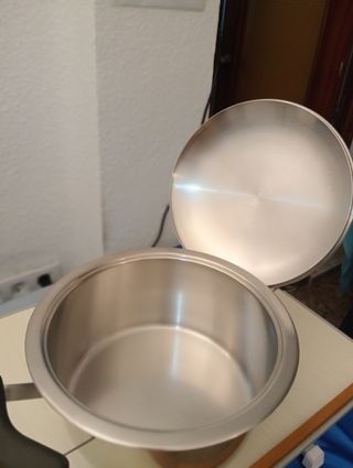 ,.Olla AMC DIAM.23,5 CM. ALTA 9CM.CABEN 3 LITROS