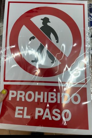 cartel prohibido de l paso nuevo