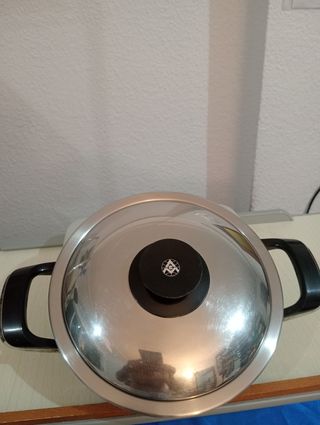 OLLA AMC,DIAM. 23,5 C. ALTA 6 C. CABE 1,300 LITROS