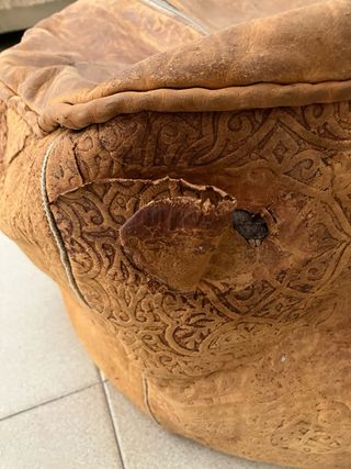 Puff marroquí piel marrón.