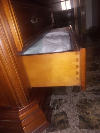 Cómoda 5 cajones madera.