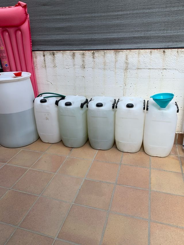 1 bidón plástico 200L y 2 de 75 . los 3 por 15€