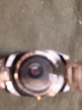 Reloj nuevo dorado y plateado