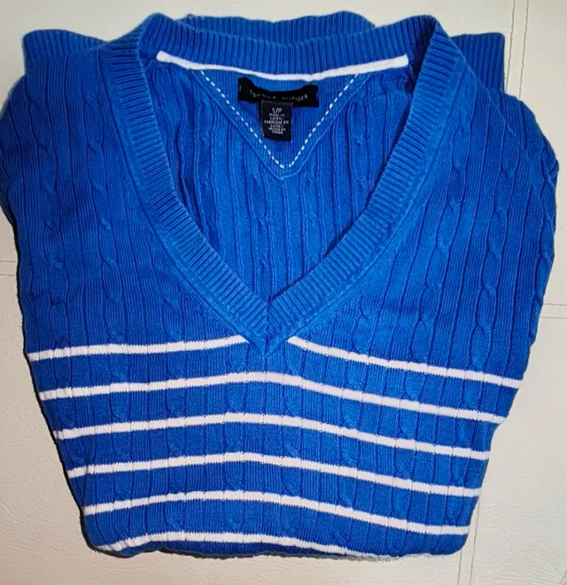 Suéter Tommy Hilfiger azul y blanco