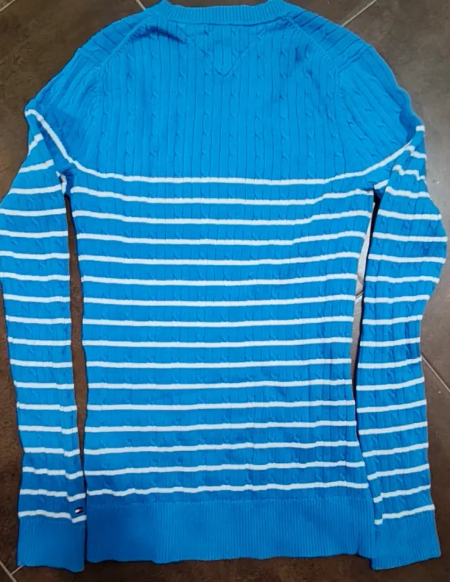 Suéter Tommy Hilfiger azul y blanco