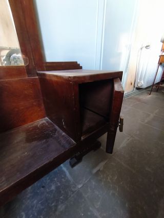 Mueble organizador con espejo antiguo