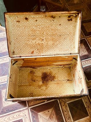 Baúl antiguo - Madera tallada