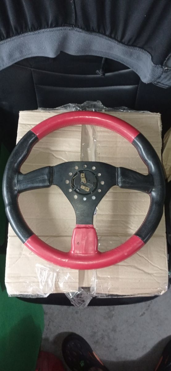 Volante Sparco rojo y negro