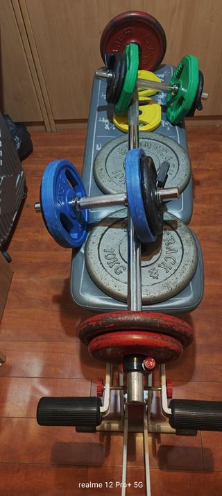 Pesas y banco musculación