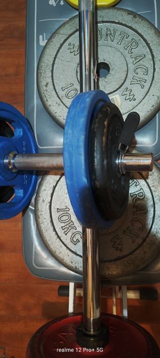 Pesas y banco musculación