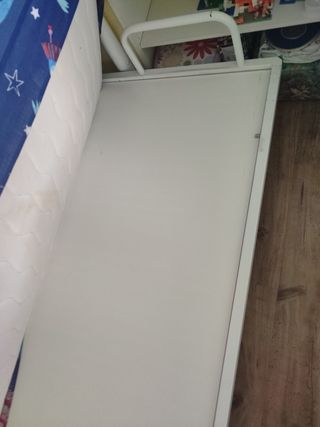 Cama plegable blanca ,con colchón de 80cm