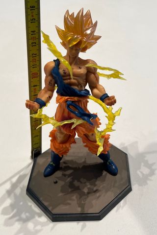 Statua Goku Super Saiyan Bandai