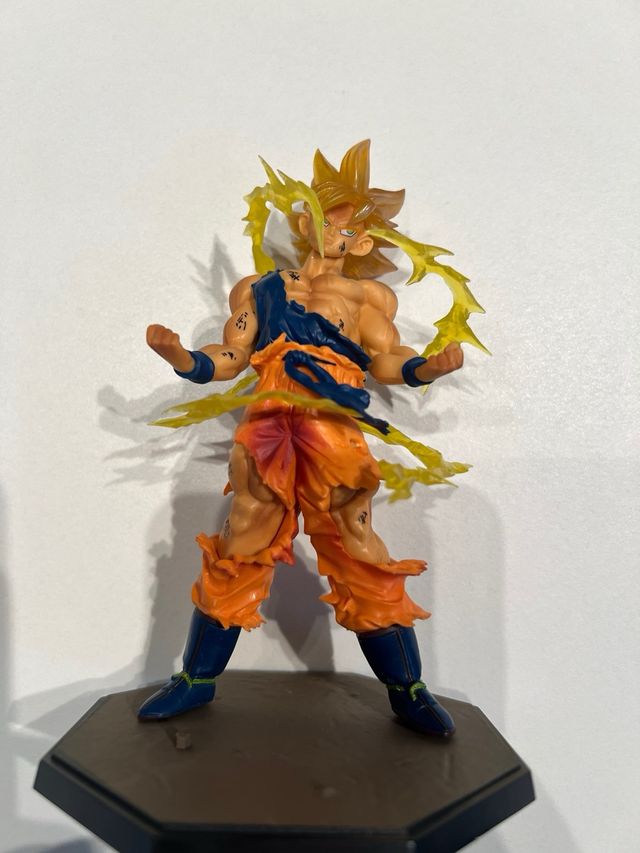Statua Goku Super Saiyan Bandai