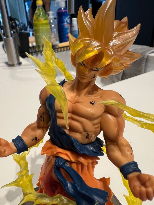 Statua Goku Super Saiyan Bandai