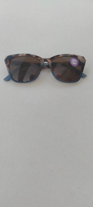 Gafas de sol de lectura montura carey y azul.