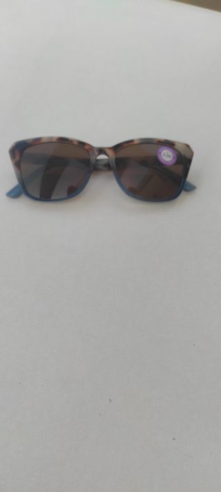 Gafas de sol de lectura montura carey y azul.