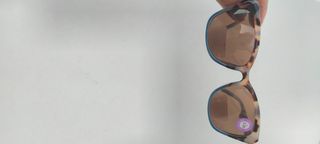 Gafas de sol de lectura montura carey y azul.