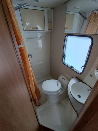Autocaravana perfilada cama francesa chausson 2010