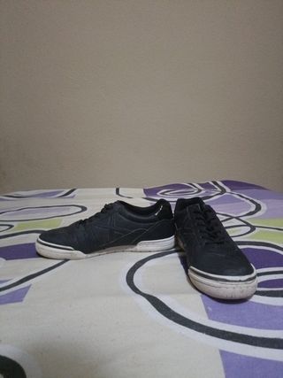 Zapatillas negras fútbol sala