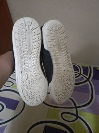 Zapatillas negras fútbol sala