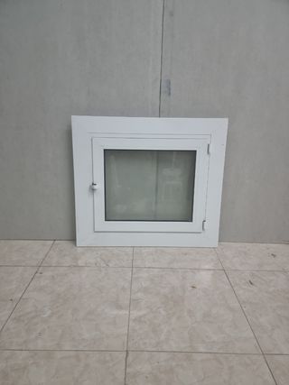 Ventana aluminio blanca
0,69 ancho 0,60 alto