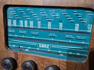 Radio antigua de madera