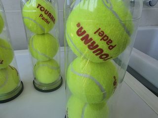 5 botes pelotas padel Tourna