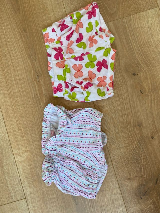 2 Shorts Bebé - Flores & Rayas