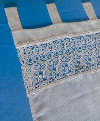 Tende ricamate in lino bianco sporco 