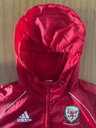 Chaqueta Adidas lluvia roja Talle S