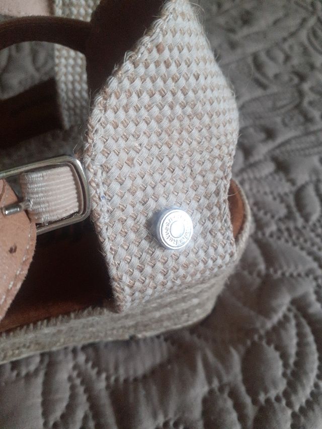 Zapatos cuña Refresh beige muy claro