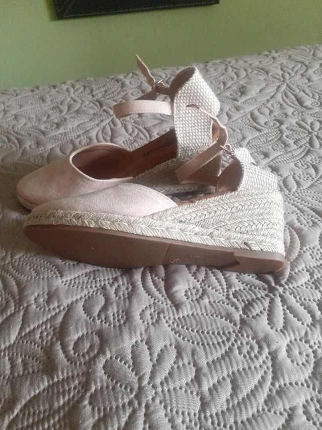 Zapatos cuña Refresh beige muy claro