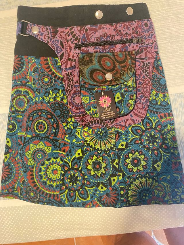 Vendo Falda estilo Nepali, reversible