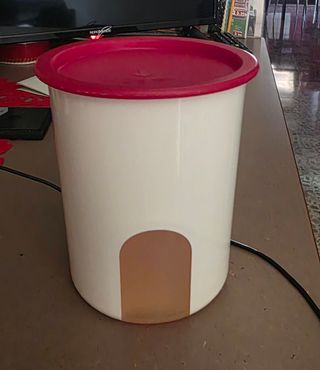 Barattolo Tupperware bianco rosa