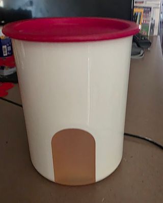 Barattolo Tupperware bianco rosa
