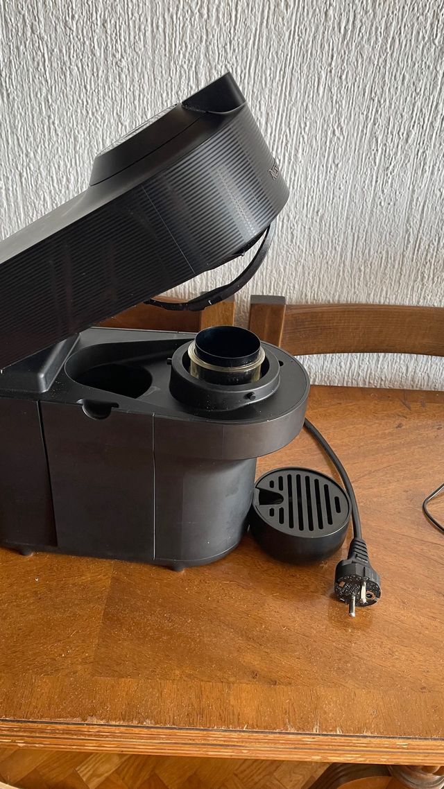 Cafetera Nespresso Vertuo Pop+ Negra