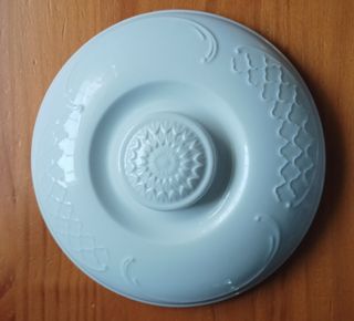 Tapa sopera de porcelana.