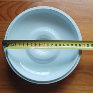 Tapa sopera de porcelana.