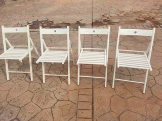 4 Sillas plegables blancas