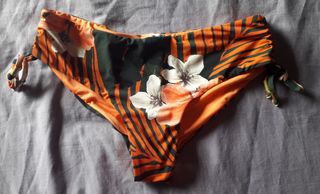 Bikini 3 piezas, 2 tops y 1 braga  M